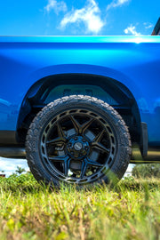 CHEVROLET SILVERADO 4PLAY WHEELS 4P55 22X10 33X12.5X22 TOYO TIRE 2.5 INCH LEVELING KIT SUSPENSION